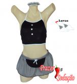 Empregada de blusa e saia